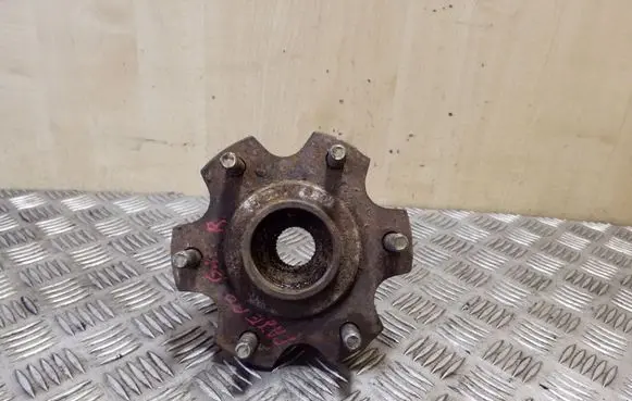 Mitsubishi Pajero Rear wheel hub