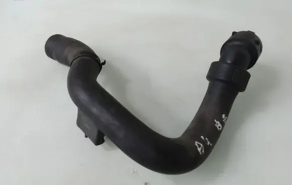Audi A4 S4 B7 8E 8H Engine coolant pipe/hose 8E0121101C