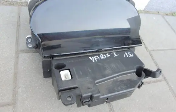 Toyota Yaris Speedometer (instrument cluster) 216558645