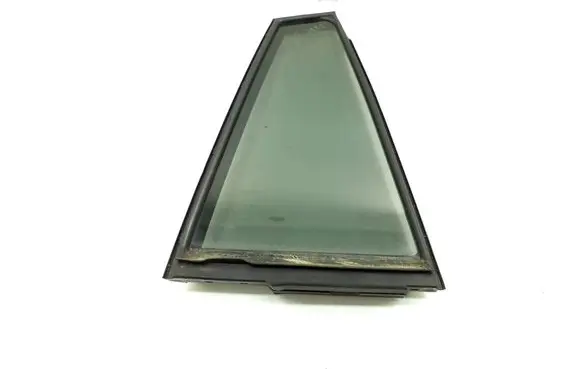 Toyota RAV 4 (XA40) Rear vent window glass 6812342140