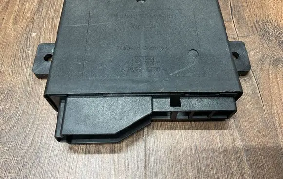 Mercedes-Benz E W124 Comfort/convenience module 2028204426