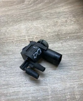 Volkswagen Golf IV Turbo solenoid valve 1J0906283C