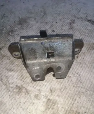 Toyota Aygo AB10 Tailgate/trunk/boot lock/catch/latch 693500H010