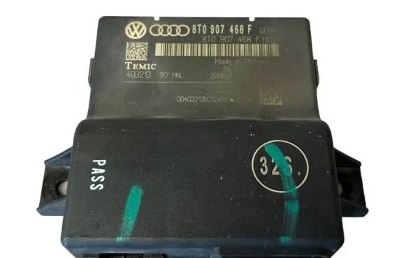 Audi A5 8T 8F Gateway control module 8T0907468F
