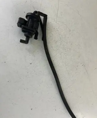 Jeep Grand Cherokee (WK) Turbo solenoid valve 4715396 A0005450527