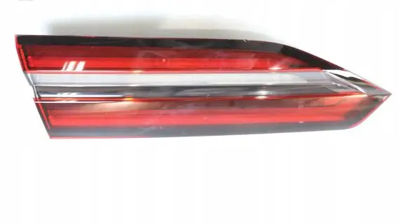 Tailgate rear/tail lights
