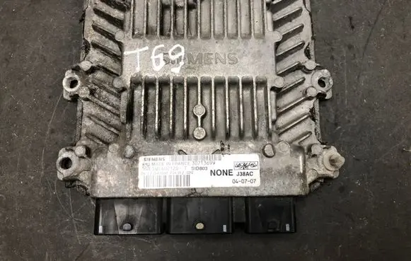 Volvo S40 Engine control unit/module 5WS40212D 30713699