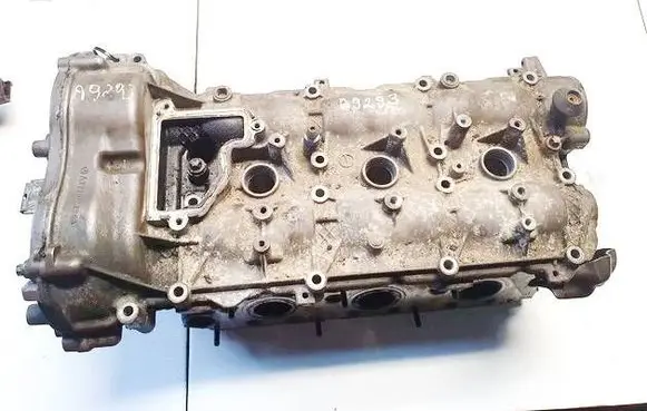 Mercedes-Benz CLS C219 Engine head r2720162201 a2720161205