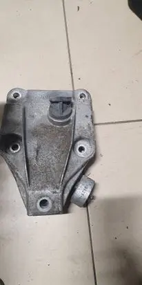 BMW 5 F10 F11 Engine mounting bracket 6777623