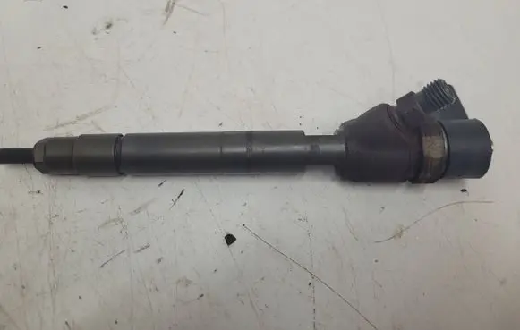 KIA Sportage Fuel injector 338002F300