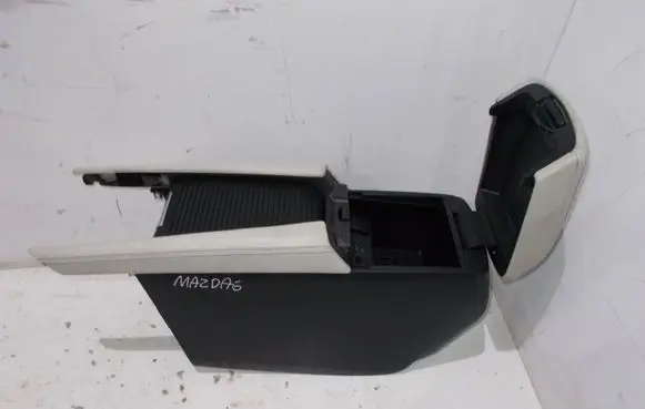 Mazda 6 Glove box central console 