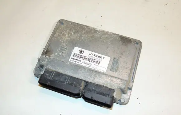 Skoda Fabia Mk1 (6Y) Engine control unit/module 047906033K 047906033E 5WP44202