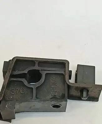 Lexus LS 400 Engine mounting bracket
