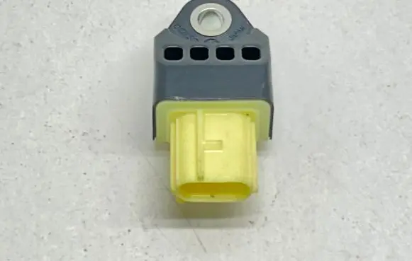 Toyota Land Cruiser (J150) Airbag deployment crash/impact sensor 8983175020 13F5H7R 1355HR