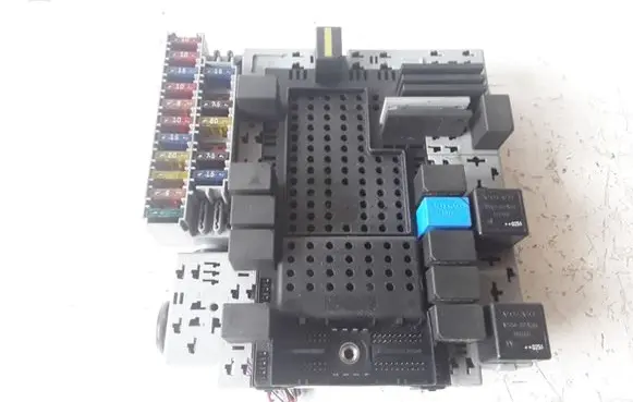 Volvo XC90 Fuse module 08679899