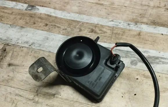 Audi A6 S6 C6 4F Alarm system siren 