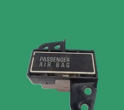 Mitsubishi Grandis Passenger airbag on/off switch R3311