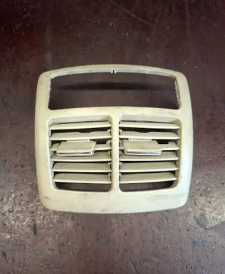 Rear air vent grill