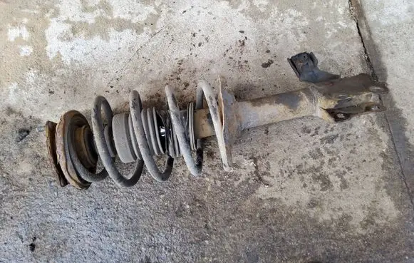 Nissan Almera N16 Front shock absorber/damper