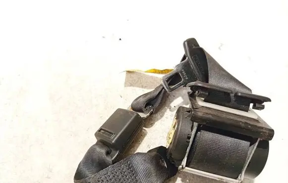Toyota Avensis T270 Middle seatbelt (rear) 609311300b