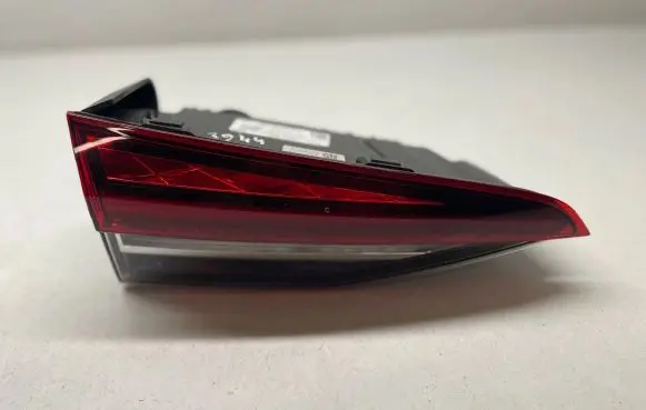 Skoda Octavia Mk4 Tailgate rear/tail lights 5E7945307