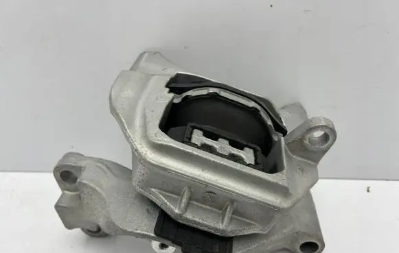 Engine mount vacuum valve