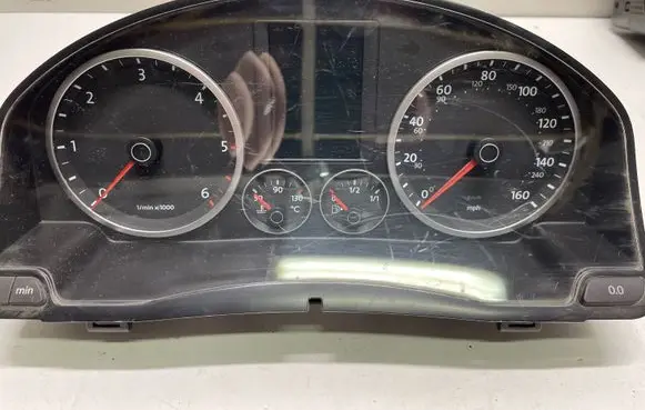 Volkswagen Tiguan Speedometer (instrument cluster) 5N0920970D