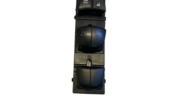 Nissan Qashqai Electric window control switch