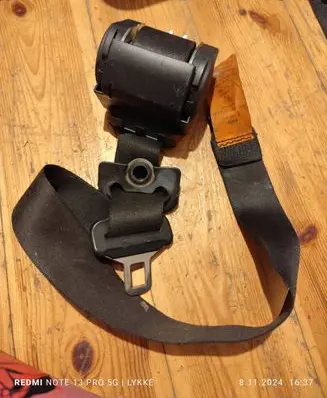 BMW 5 E39 Front seatbelt 8198571 566175100