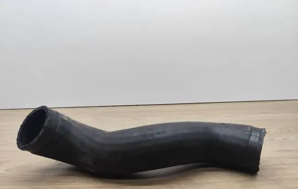 Volvo XC90 Intercooler hose/pipe 30680217