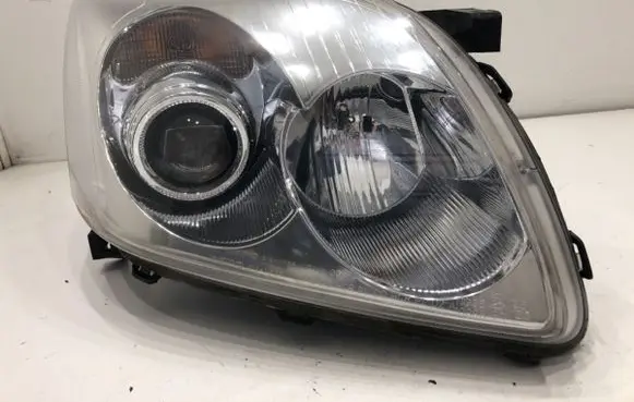 Toyota Avensis T250 Headlight/headlamp 