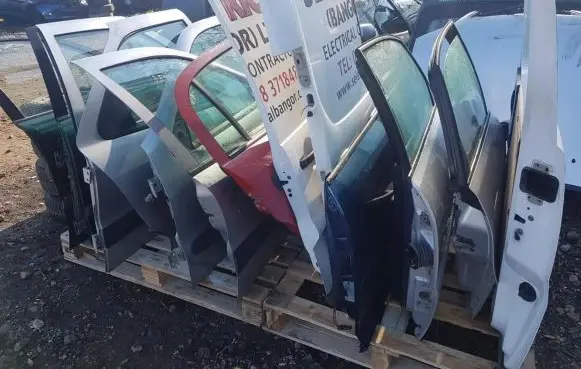 Citroen Xsara Front door sidabrines
