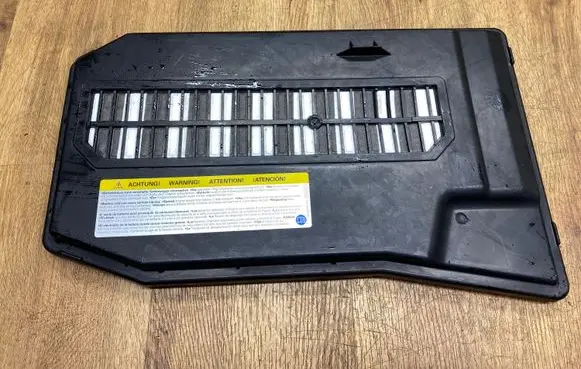 Volkswagen Touareg II Battery box tray cover/lid 7L0864643B