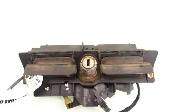 Audi A3 S3 8L Rear door exterior handle/bracket 4B0827565F 8D9827565C