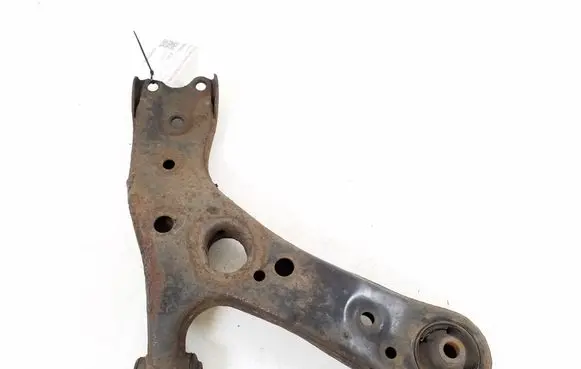 Toyota Avensis T270 Front lower control arm/wishbone 48069-05080
