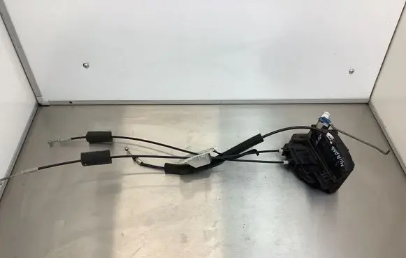 Nissan Murano Z50 Front door lock 