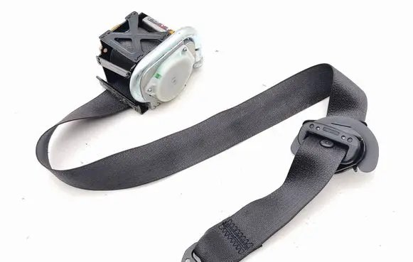 Opel Mokka X Front seatbelt 426022411 20181119