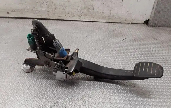 Renault Scenic II - Grand scenic II Clutch pedal 