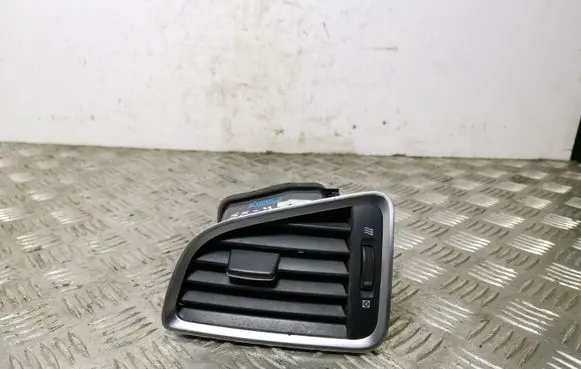 Suzuki SX4 S-Cross Dashboard side air vent grill/cover trim