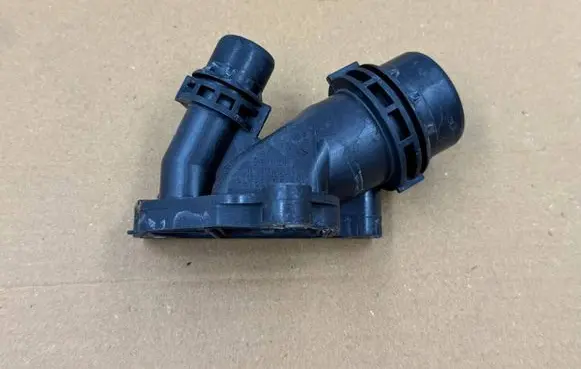 Engine coolant pipe/hose