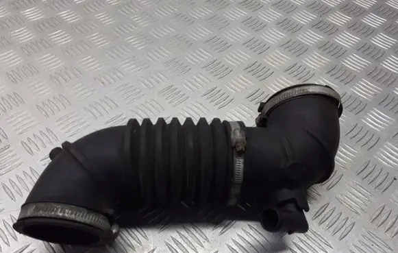 Volvo S40, V40 Air intake hose/pipe 30620804