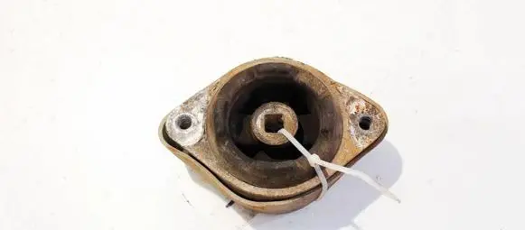 Volkswagen PASSAT B5 Engine mount bracket