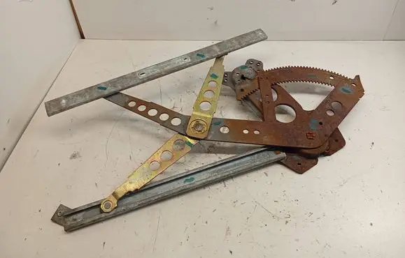 Saab 900 Front door manual window regulator 8274045