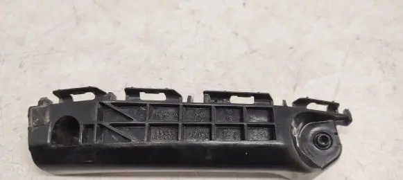 Front bumper mounting bracket