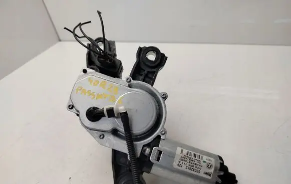 Volkswagen PASSAT B6 Rear window wiper motor 
