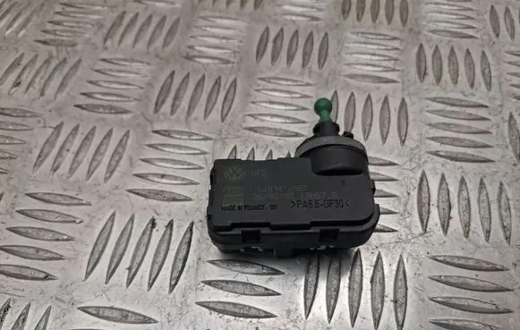 Headlight level adjustment motor