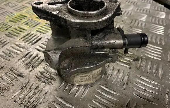 Nissan Qashqai Vacuum pump 8200577807