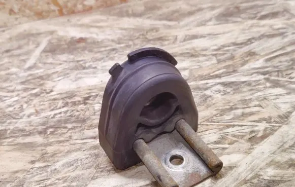 Mercedes-Benz S W140 Muffler mount bracket/holder A1404920444
