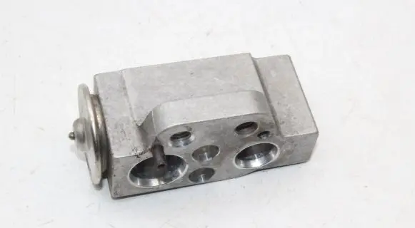 Audi A4 S4 B8 8K Air conditioning (A/C) expansion valve Y7556002