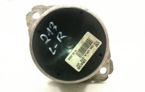 Audi Q7 4L Engine mount bracket 7L6199131A